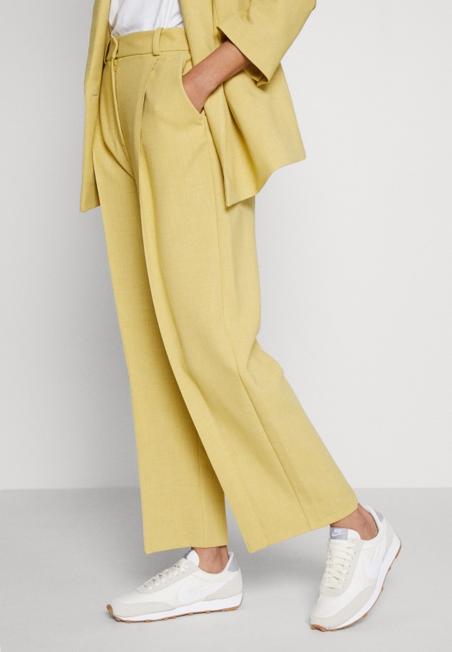 Bézs Gabor Edzőcipő