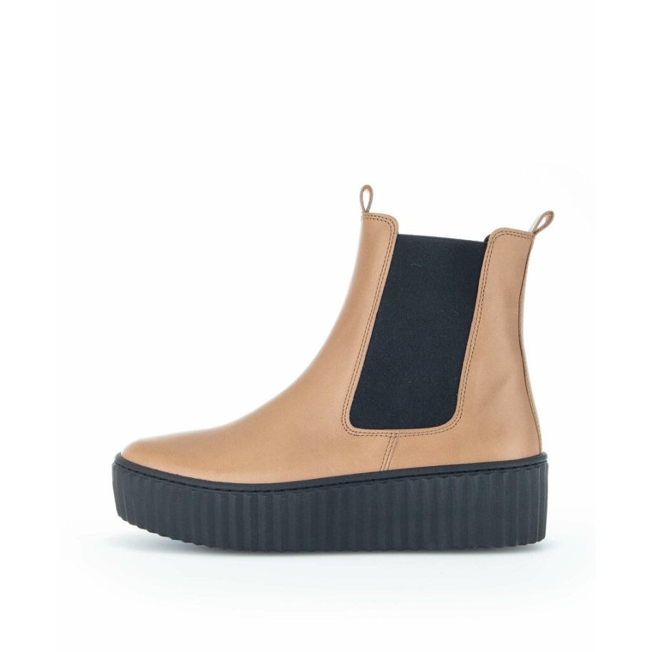 Gábor 93712-24 - Barna Sima Bőr