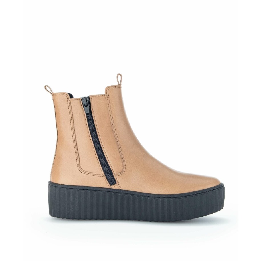 Gábor 93712-24 - Barna Sima Bőr