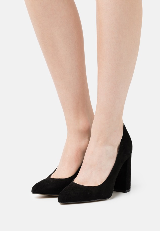 Magassarkú Gabor Fekete