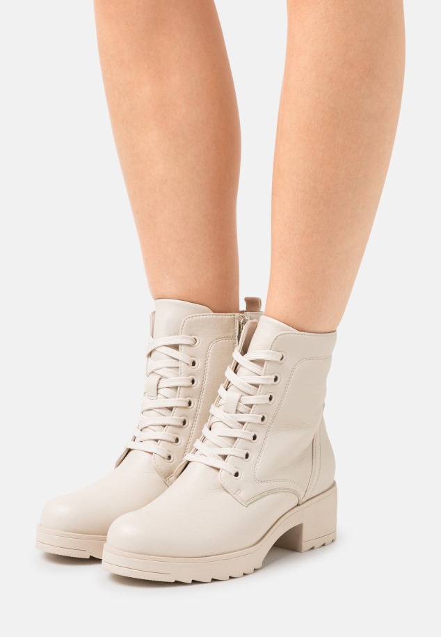 Gábor Panna Fűzős Bokacsizma