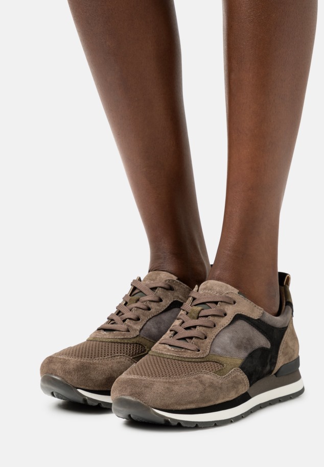 Gabor Tarka Tornacipő