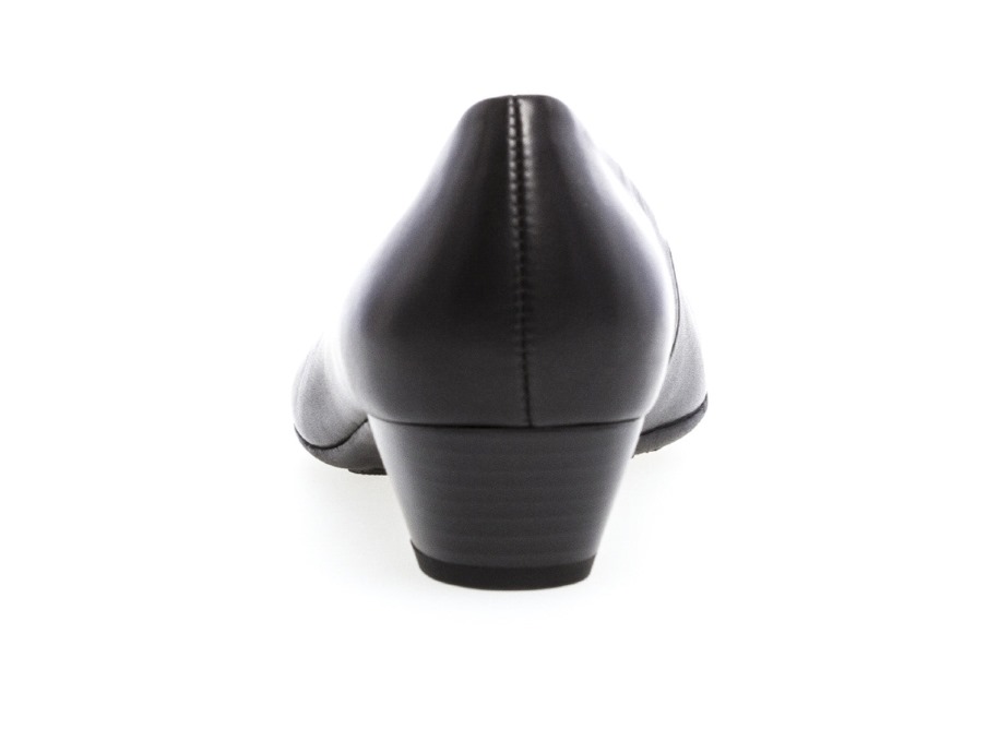 Gábor 06.230.57 - Fekete