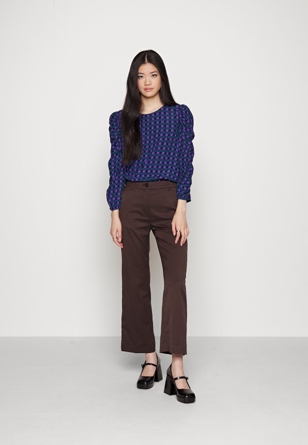 Magas Sarkú Fekete Gabor