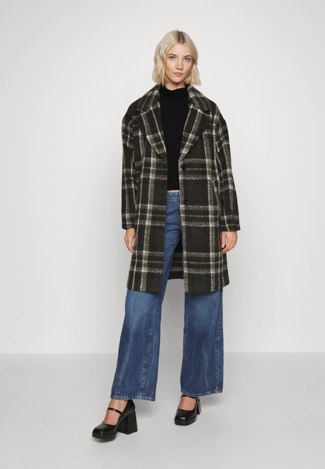 Magas Sarkú Fekete Gabor