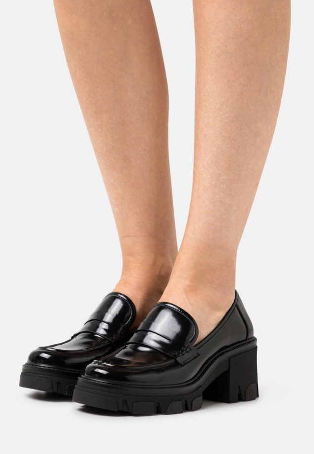 Magas Sarkú Fekete Gabor