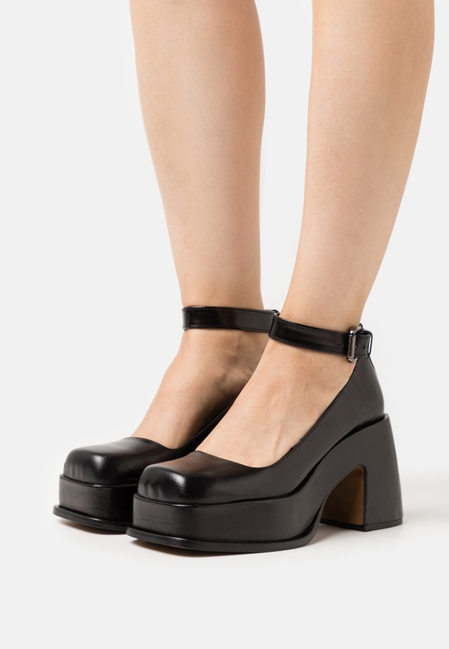 Magas Sarkú Fekete Gabor