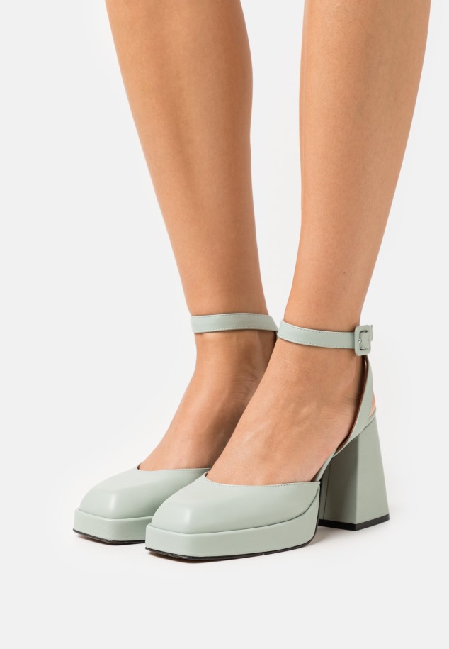 Magas Sarkú Fekete Gabor