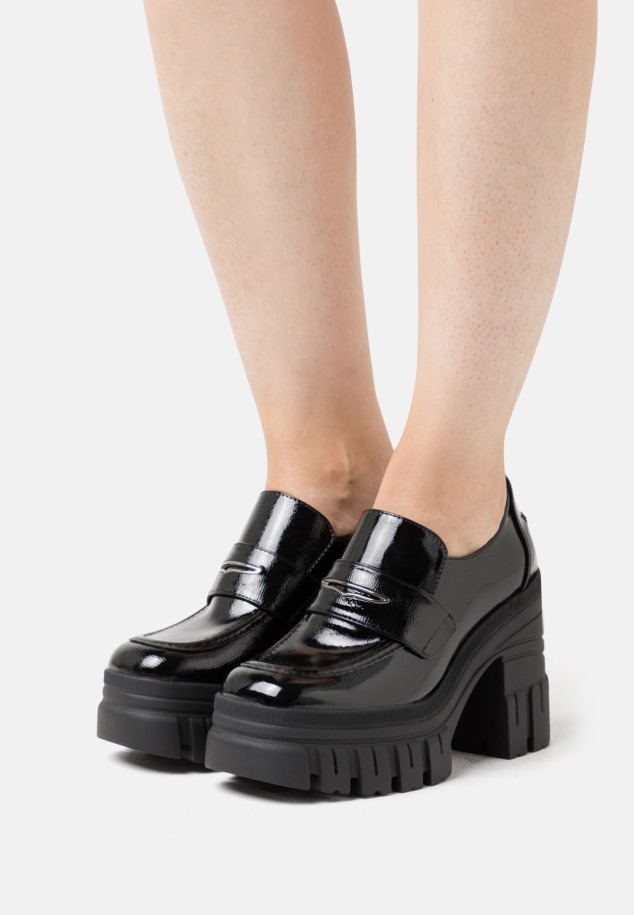 Magas Sarkú Fekete Gabor