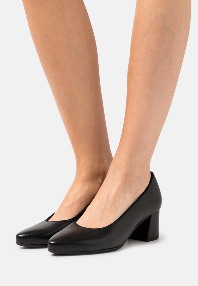 Klasszikus Sarkú Fekete Gabor