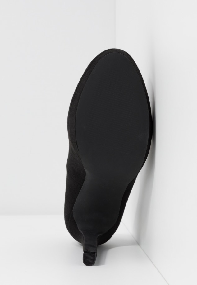 Fekete Magassarkú Gabor