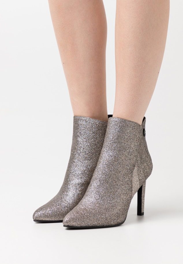 Gabor Pumps Klasszikus Sarkú Fekete