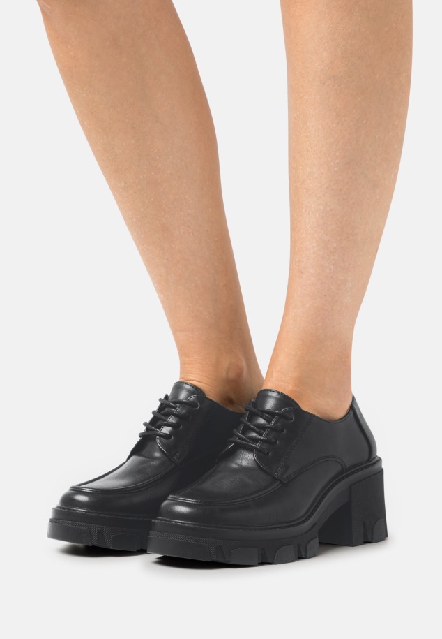 Vintage Fekete Gabor Leona - Fűzős Sarkú Cipő