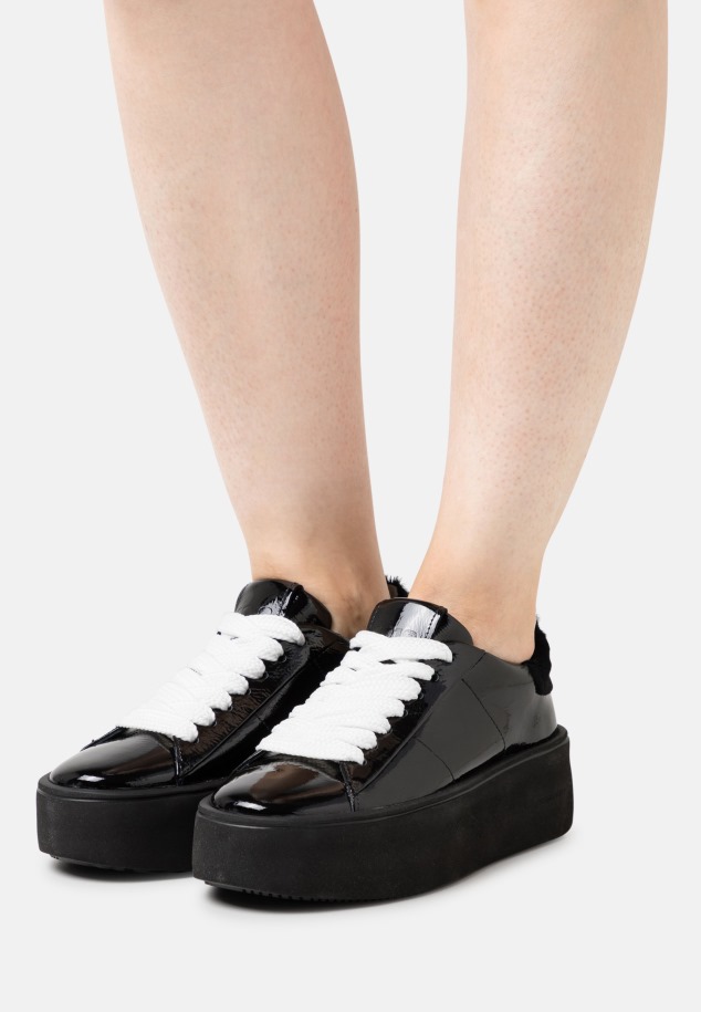 Edzőcipők Fekete Gábor