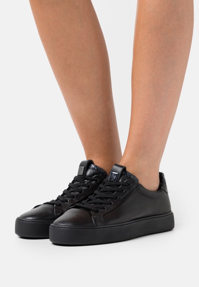 Edzőcipők Fekete Gábor