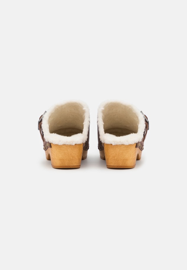 Klumpa Sötét Rózsa/meztelen Gabor