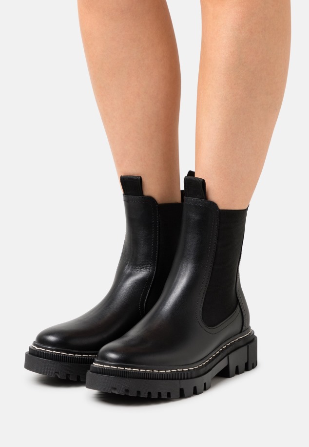 Gábor Fekete Bokacsizma