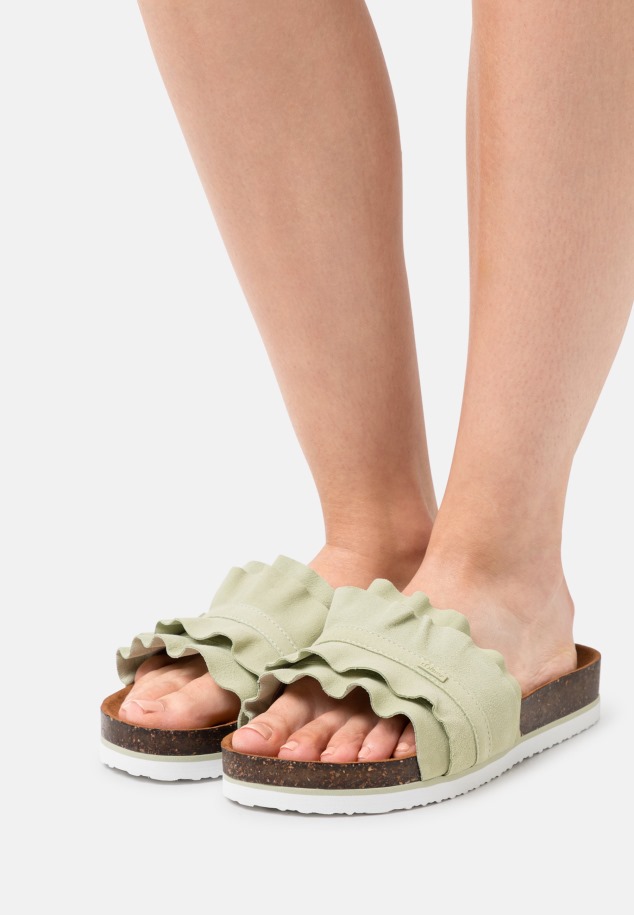 Fehér Gabor T-bar Szandál