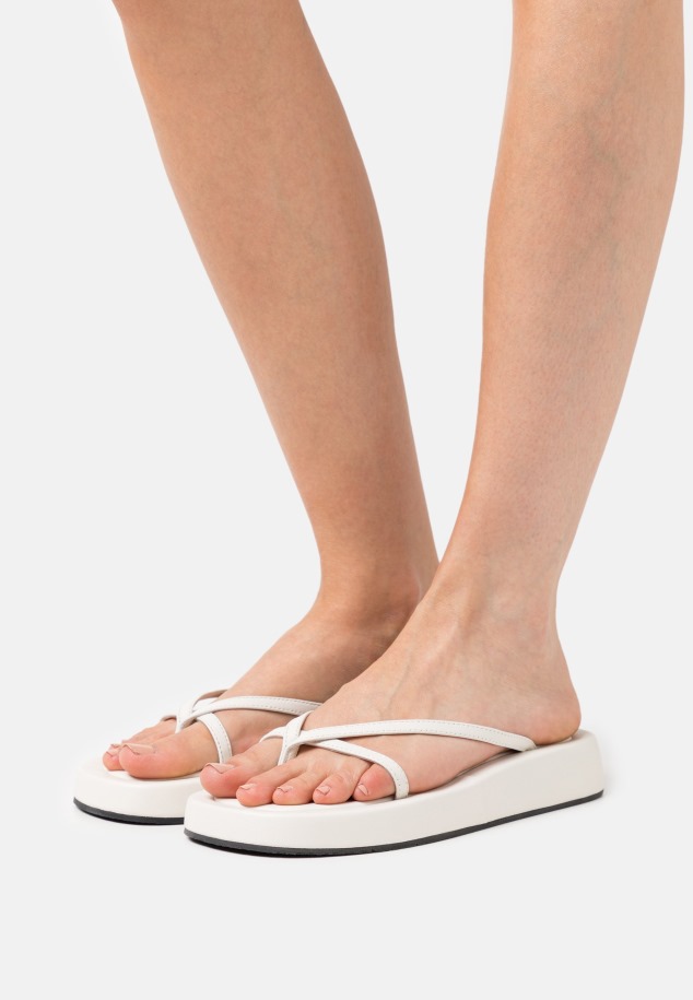 Fehér Gabor T-bar Szandál