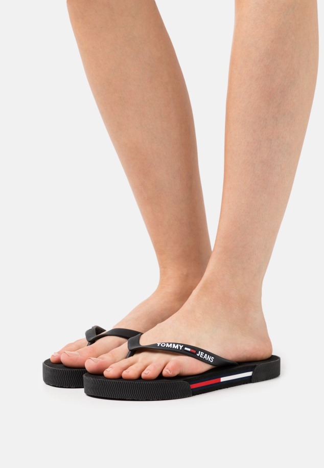 Fehér Gabor T-bar Szandál