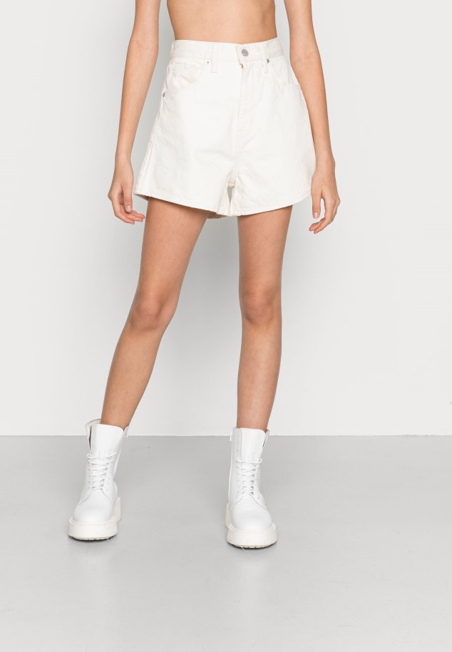 Fehér Gabor T-bar Szandál