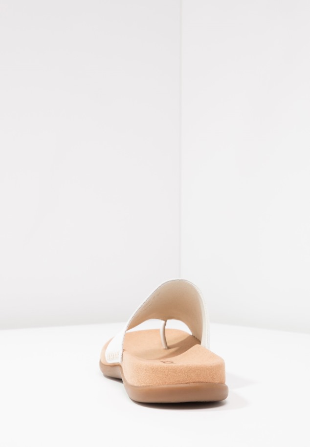 Fehér Gabor T-bar Szandál