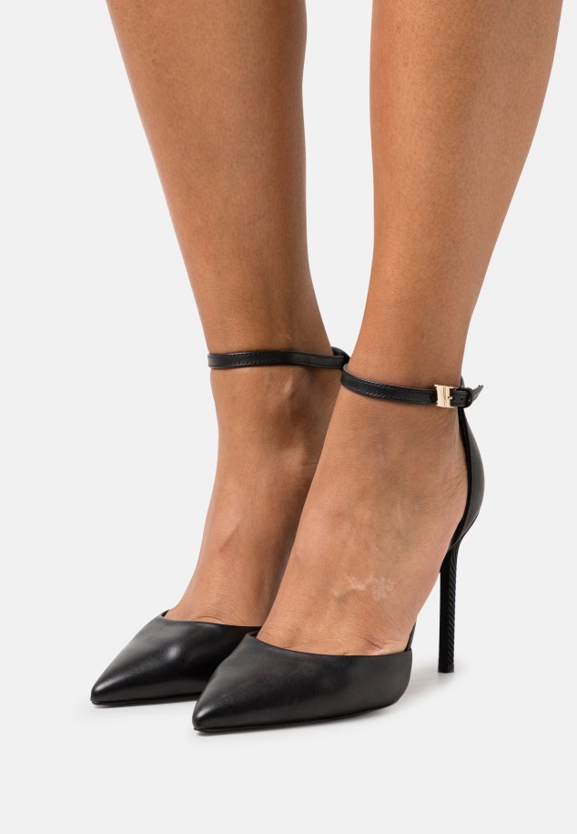 Stessy - Klasszikus Gabor Sarkú Fekete