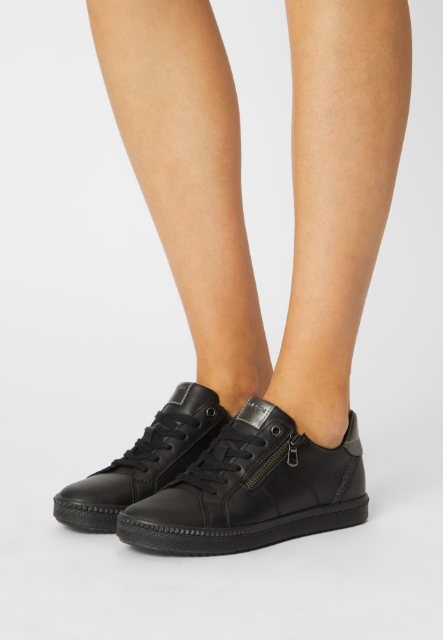 Fekete Edzőcipők Gábor