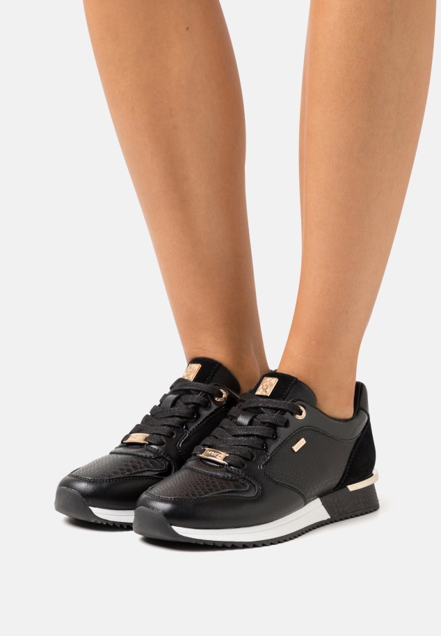 Fekete Edzőcipők Gábor