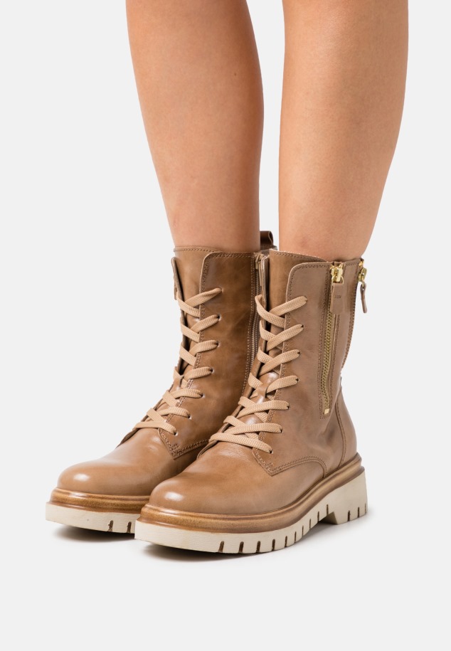 Gábor Csizma Fekete Nők