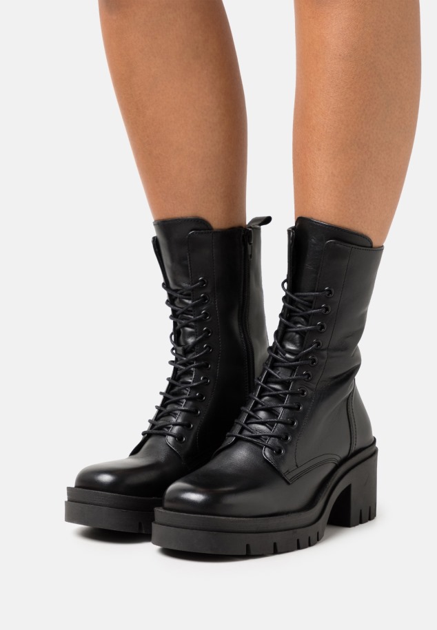 Gabor Fűzős Bokacsizma Konyak