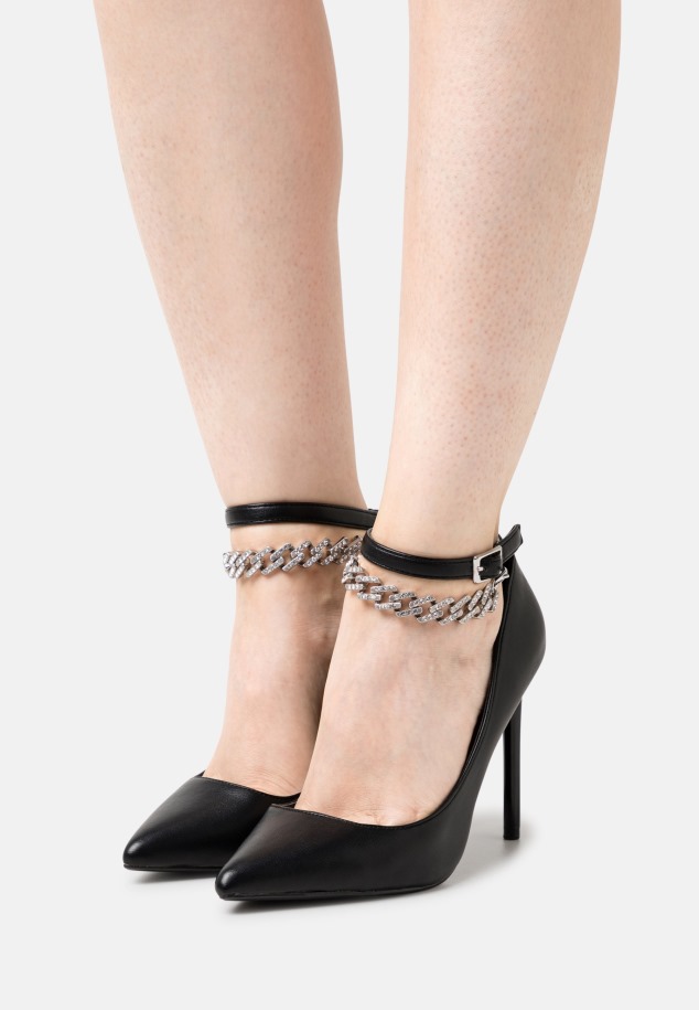 Gábor Fekete Magassarkú