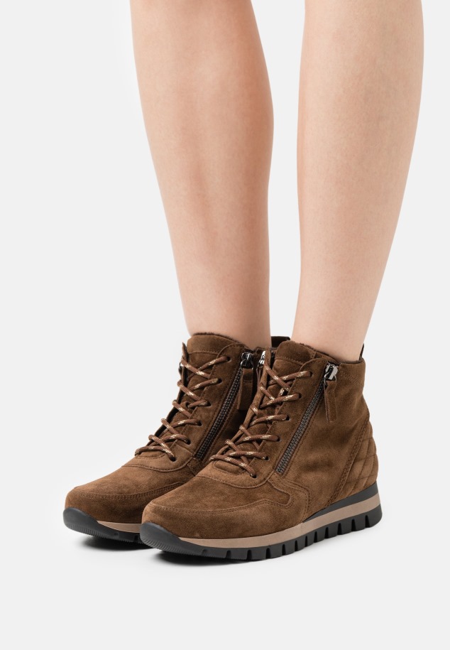 Panna Gabor Sarkú öszvérek