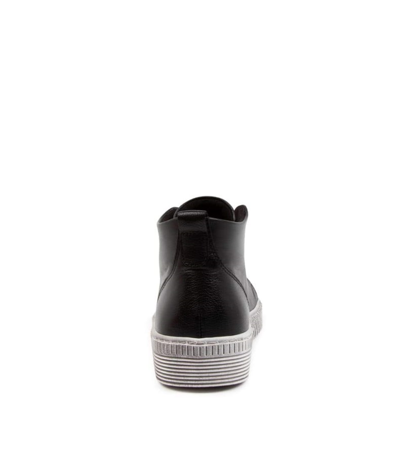 Gábor Ange Schwarz Bőr