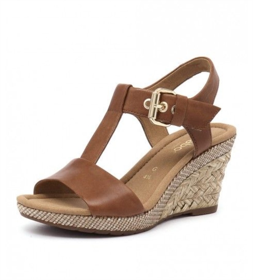 Gabor Pia Mogyoróbőr