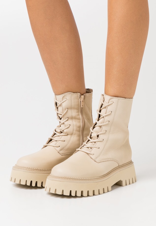 Kiesel Gabor Fűzős Bokacsizma