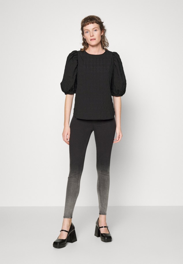 Fekete Gabor Magassarkú