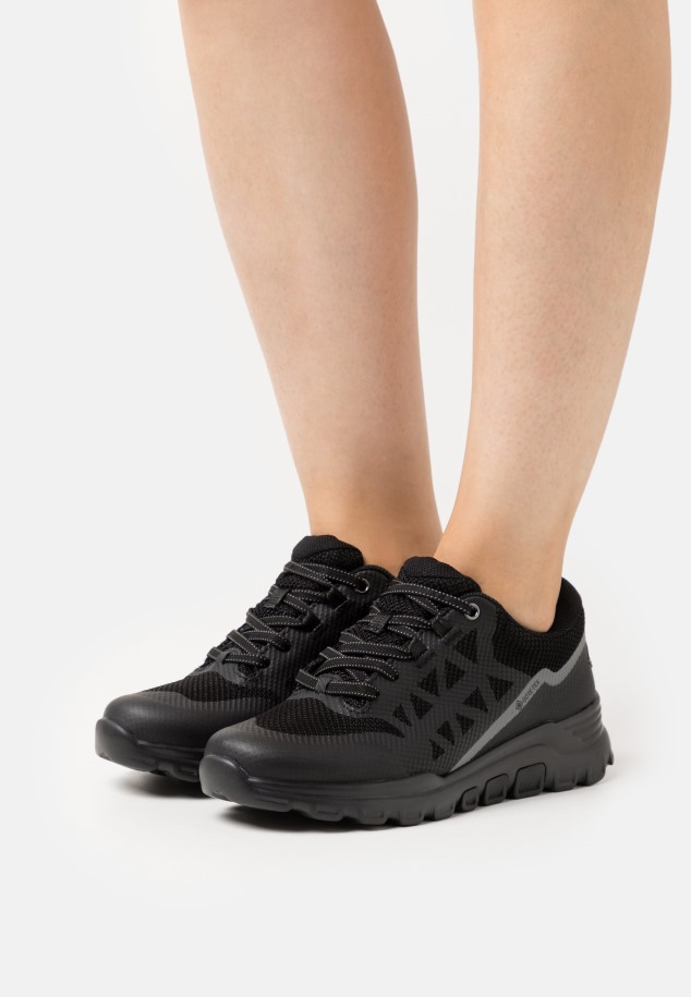 Edzőcipők Fekete Gábor