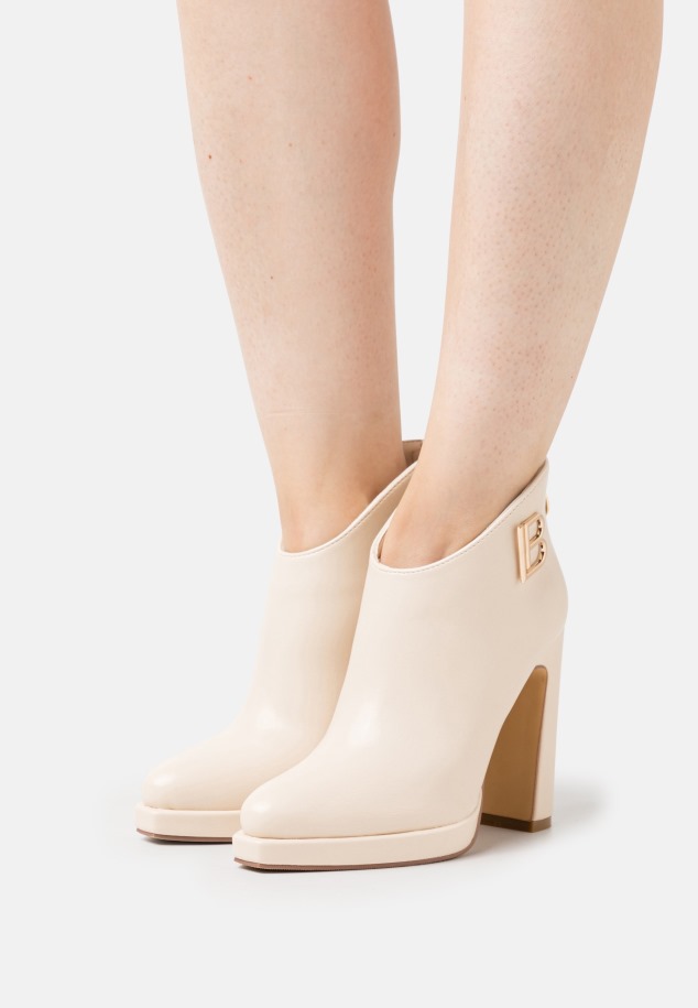 Elefántcsont Gabor Klasszikus Sarkú Cipő