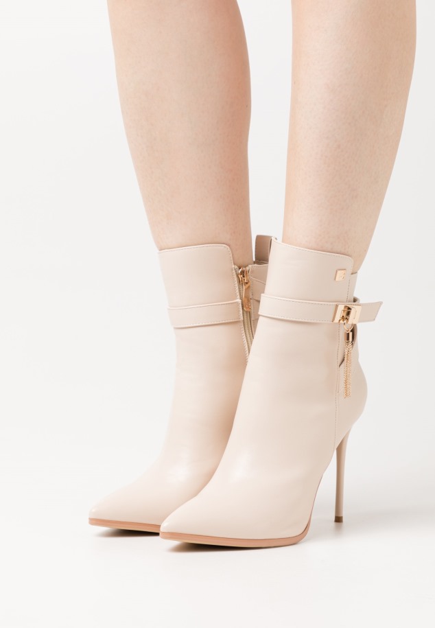 Elefántcsont Gabor Klasszikus Sarkú Cipő