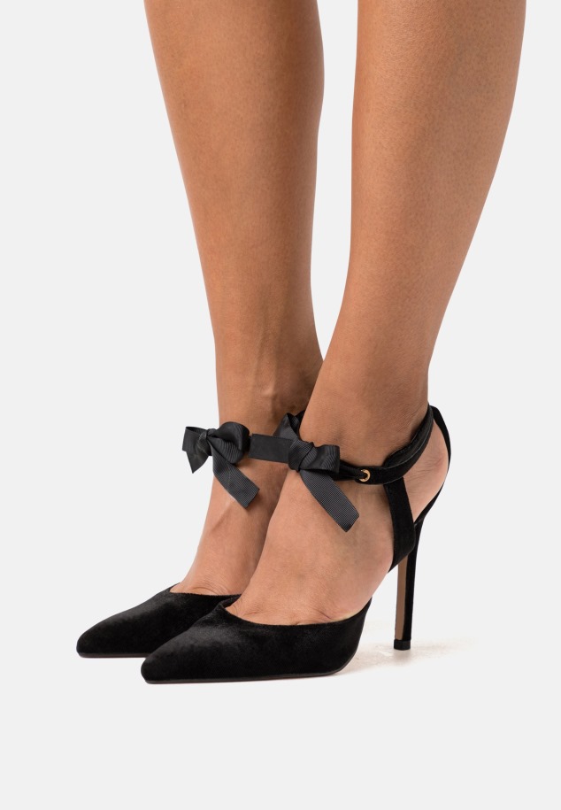 Elefántcsont Gabor Klasszikus Sarkú Cipő