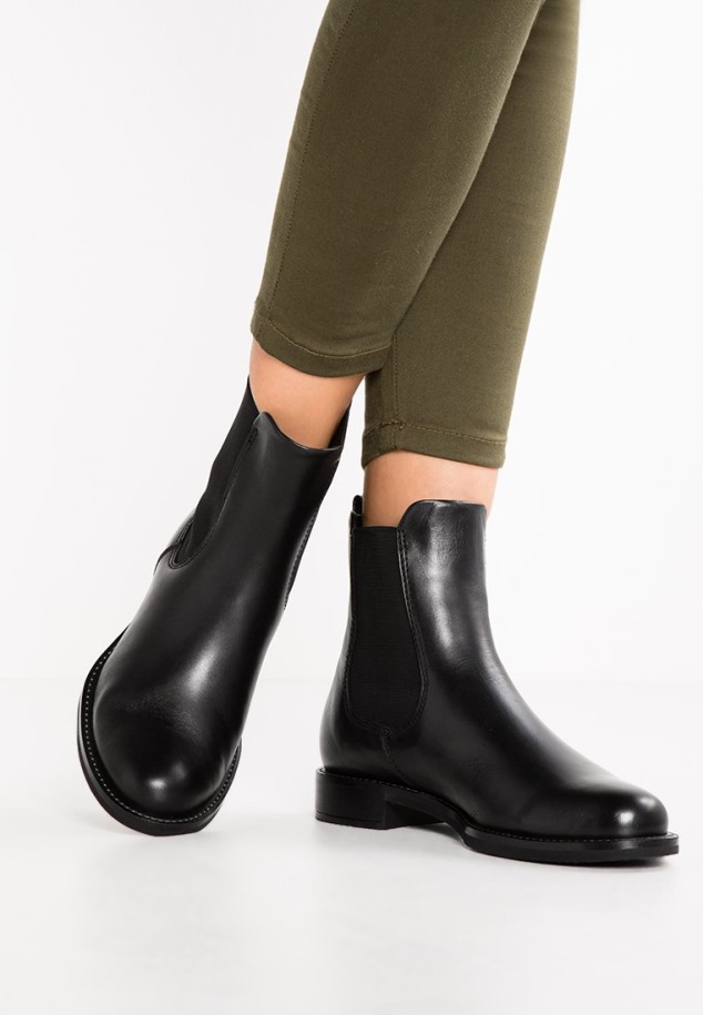 Fekete Női Klasszikus Bokacsizma Gabor